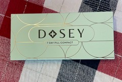 Dosey 7 Day Pill Compact Travel Pill Organizer w/ Mirror – Sage / Gold – NEW!