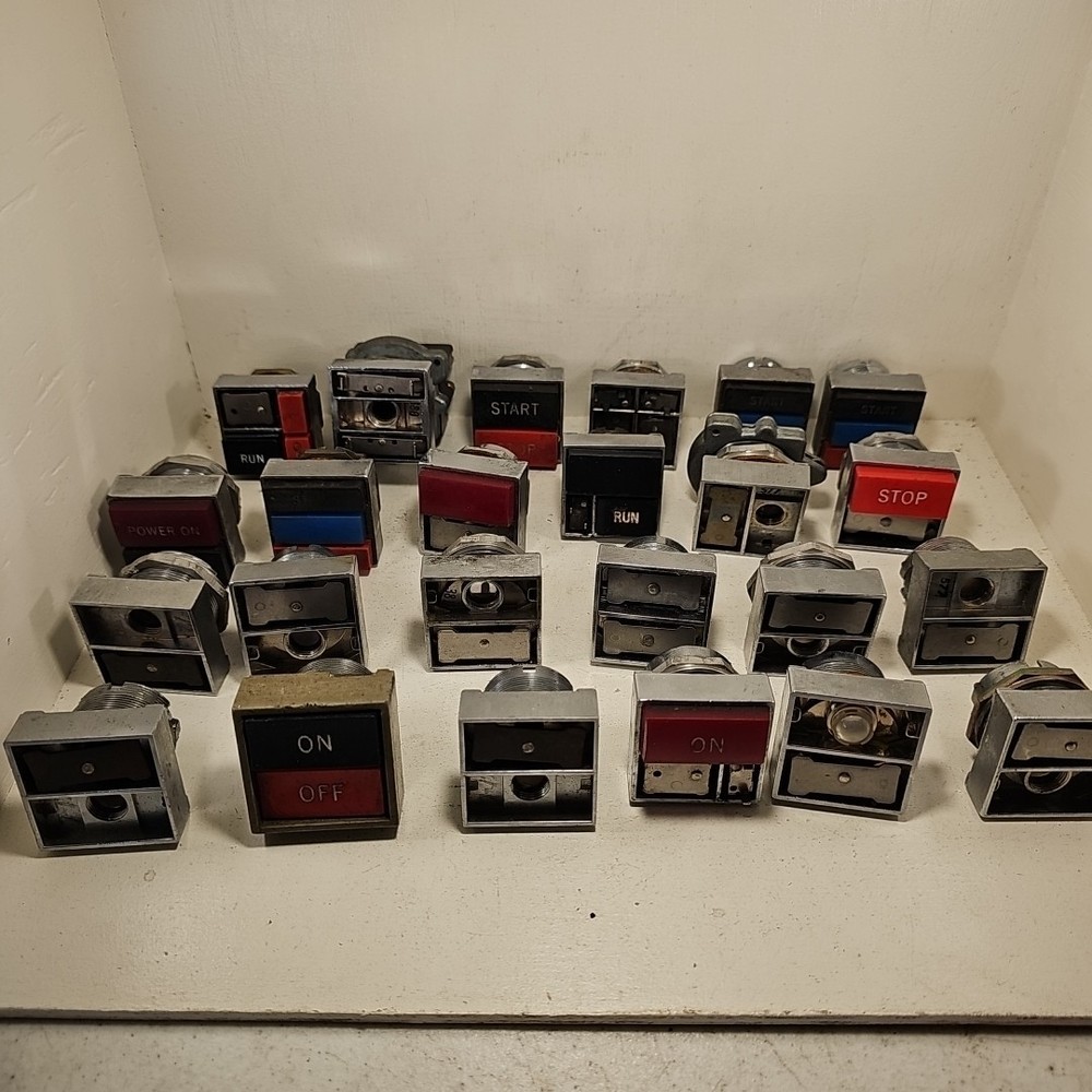 New & Used Lot Of 24 Eaton Cutler Hammer Compact E30 Series Pushbutton Operator