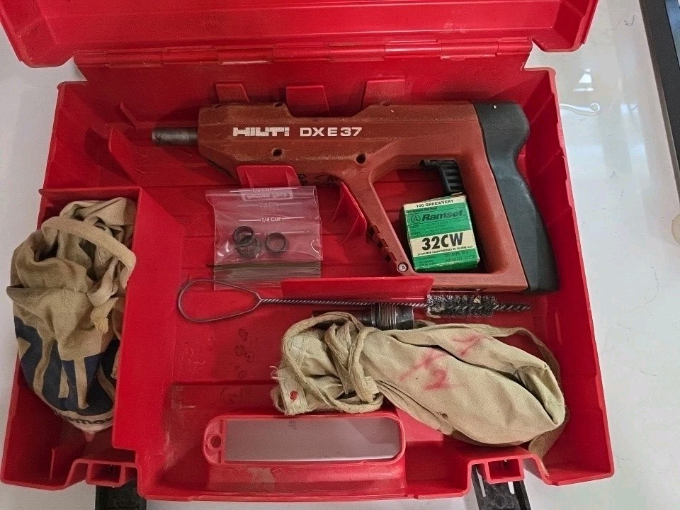 Hilti DX E37 Powder Actuated Concrete Nail Gun, Case & Accessories – Like Ramset