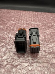 Pack of 2 Amphenol Sine Systems AT16-18SB-SR02 Connectors 18 Position Plug NEW