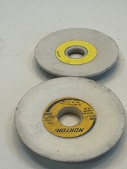 Norton Bench Grinding Wheels 3″x1/2″x3/4″ (Lot of 2) 38A60JVS (90x13x19.05mm)