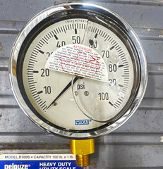 WIKA Analog 0-100 PSI Air Pressure Gauge, 100 psi Max, Side/Bottom Mount