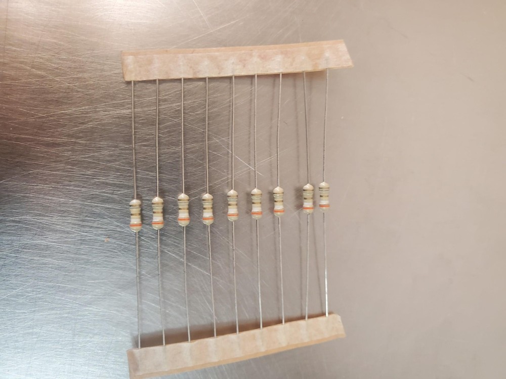 Set of 50 Pieces 620 Ohm 1/4W (0.25W) Metal Film Resistor 1% Tolerance
