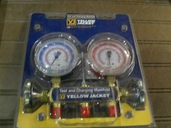 Yellow Jacket 41712 2 valve manifold Red & Blue Guages R-410a