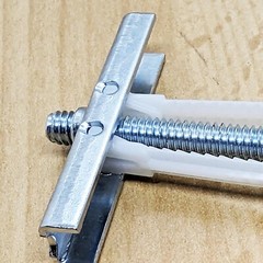 (100) Strap Toggle Bolt Drywall Anchors WITH 1/4 x 2-1/2″ Screws
