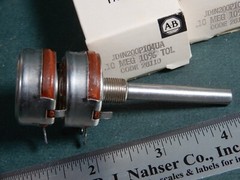 Allen-Bradley JDIN200P104UA Potentiometers 0.1MΩ Qty 2 NOS