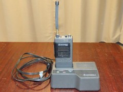 Motorola EXPO Portable Radio Handie Talkie With Charger untested