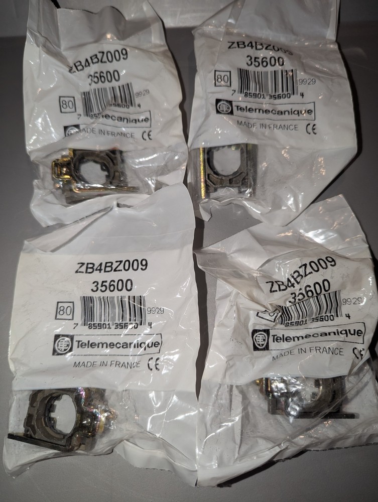 NEW LOT OF 4 TELEMECANIQUE ZB4BZ009 LATCHES 35600