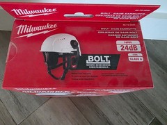 MILWAUKEE – 24dB EARMUFFS 48-73-3250 BOLT Adjustable Comfortable – NEW IN BOX