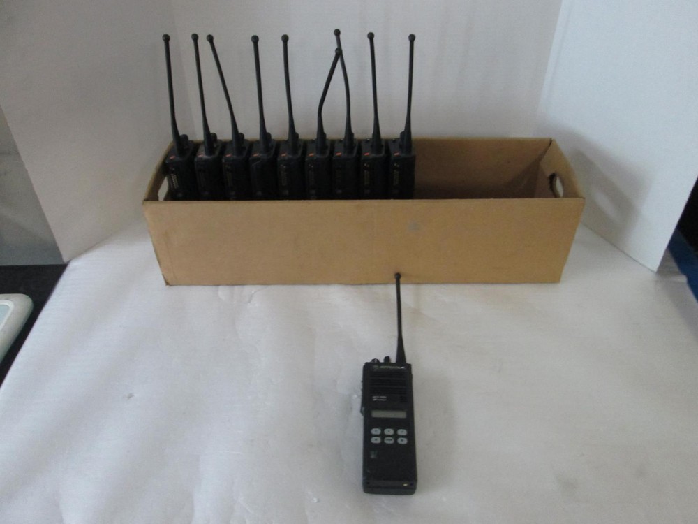 MOTOROLA LOT OF 10 H01UCF6PW1BN MTS 2000 WITH BATTERIES AND ANTENNAS