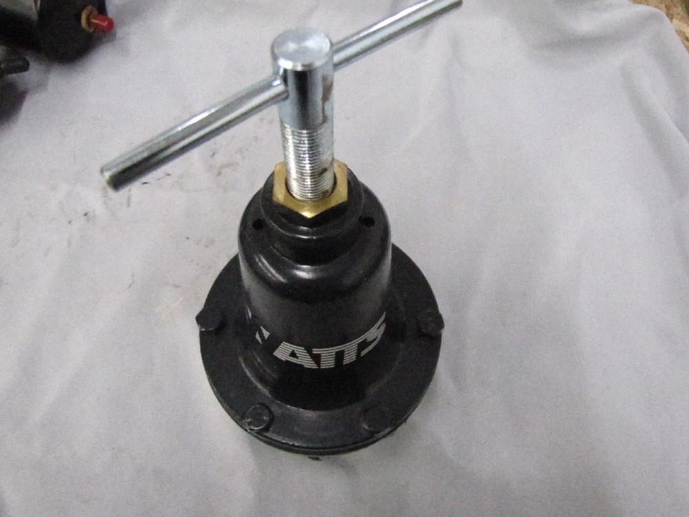 (NEW) Watts FluidAir Pressure Regulator R119-06C M2 w/ Gauge 0-160 PSI R-904
