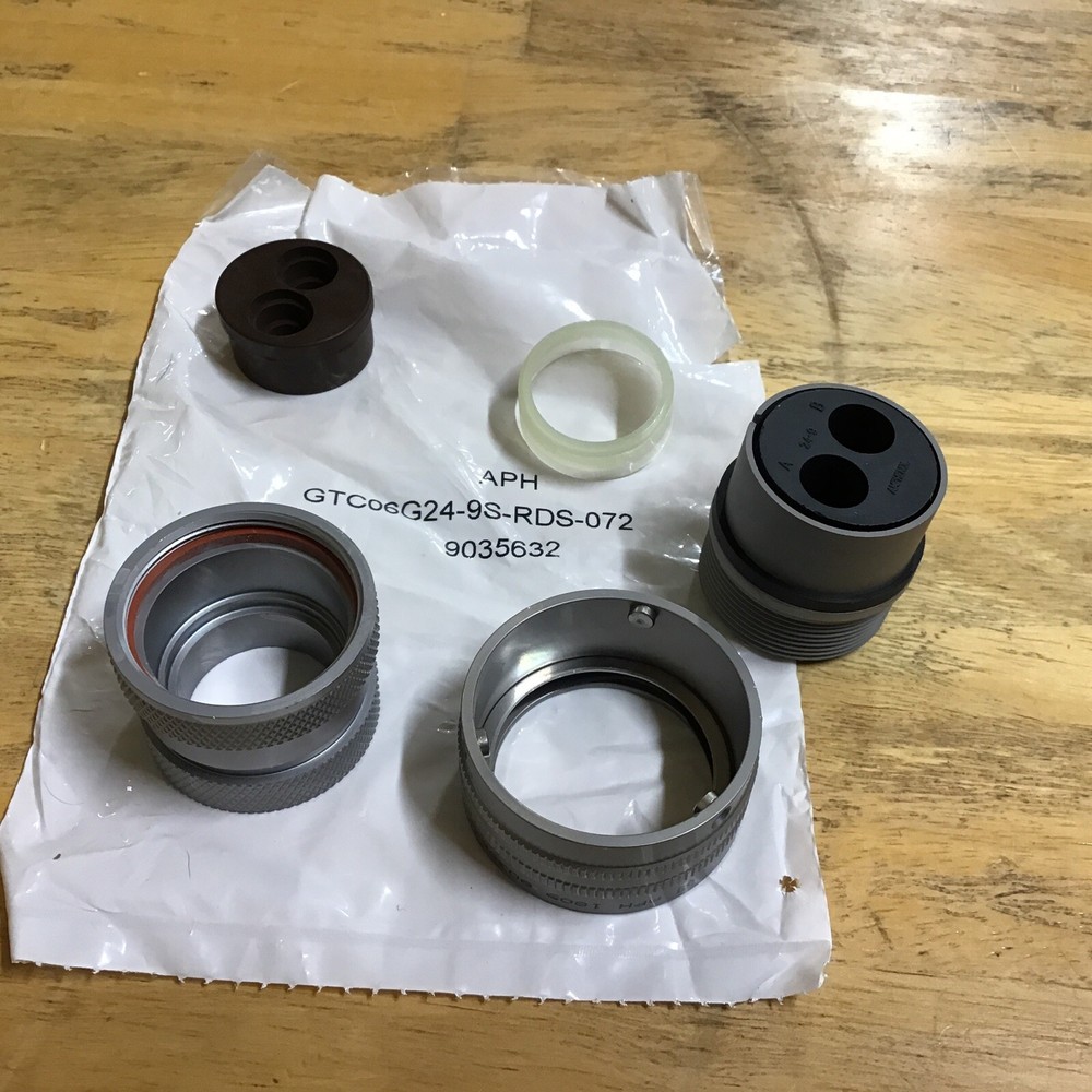 Amphenol 2 Prong ￼ GTC06G24-9S-RDS-072 9035632. NOS