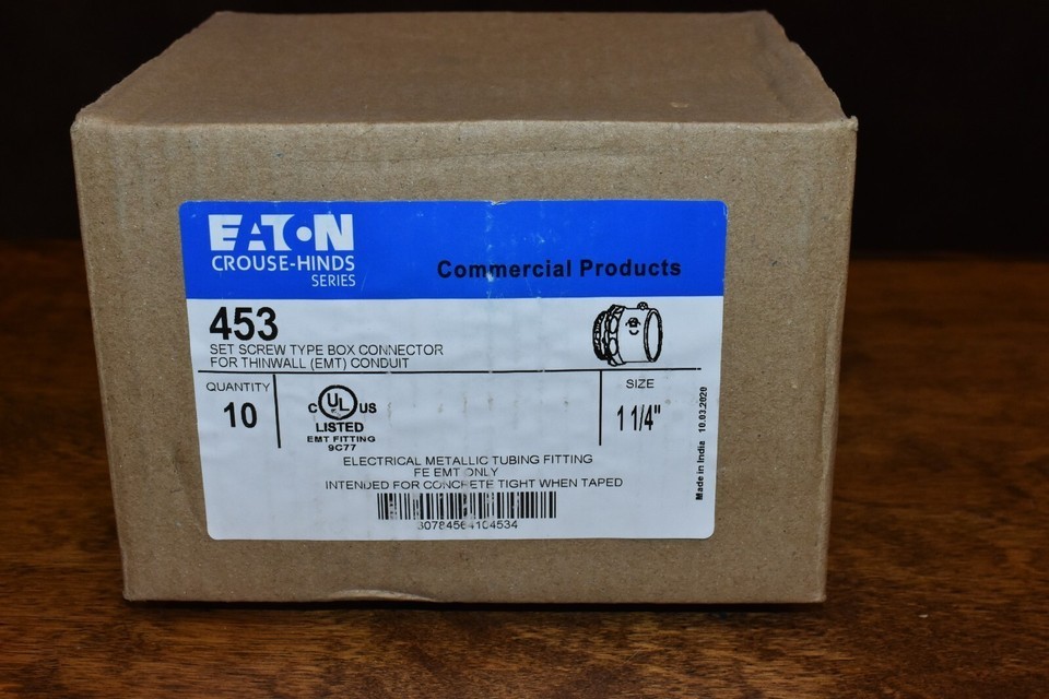Eaton 453 1 1/4″ Set Screw Type Box Connector