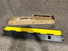 Cable Protector Ramp Wire Cover Guard PVC Traffic Speed Bump 33wcr001-1cm-0106