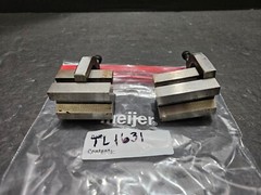 2 UNBRANDED V-BLOCKS W/CLAMPS 1 7/8″ L X 1 1/4″ W X 1 1/4″ H (TL1631)