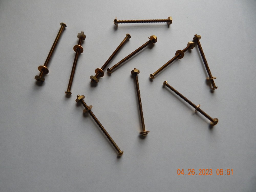 BRASS ROUND HEAD SLOTTED MACHINE SCREWS. W/F.W & NUTS. 6/32 x 2 1/2″ 10 PCS. NEW