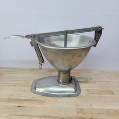 Chicago Metallic 10001 Stainless Steel 5 Quart Manual Cake/Donut Filler