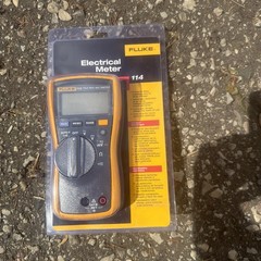 Fluke 114 True-RMS Electrical Digital Multimeter, AutoVolt AC/DC Selection