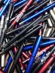 Bulk Lot of 100 Capped Ink Gel Pens – Misprint Plastic Pens