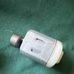 Small assorted electric motors, mostly working, some possibly broken