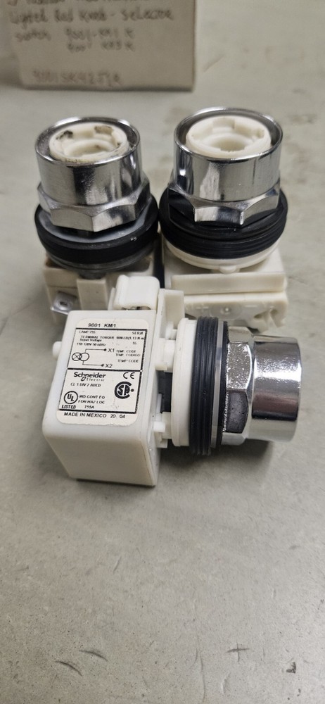 9001SK42J1R SQUARE D 9001-SK42J1R (LOT OF 3)