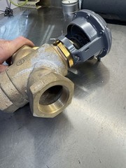 Johnson Controls V-3000-1 , 1 1/2” 3 Way Pneumatic Control Valve
