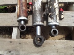 Bobcat 610 tilt cylinder rebuilt new seals LH buying one