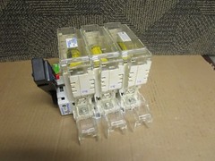 FERRAZ SHAWMUT FUSERBLOC DISCONNECT FBJ200SO 200A AMP 3 POLE w/ FUSES