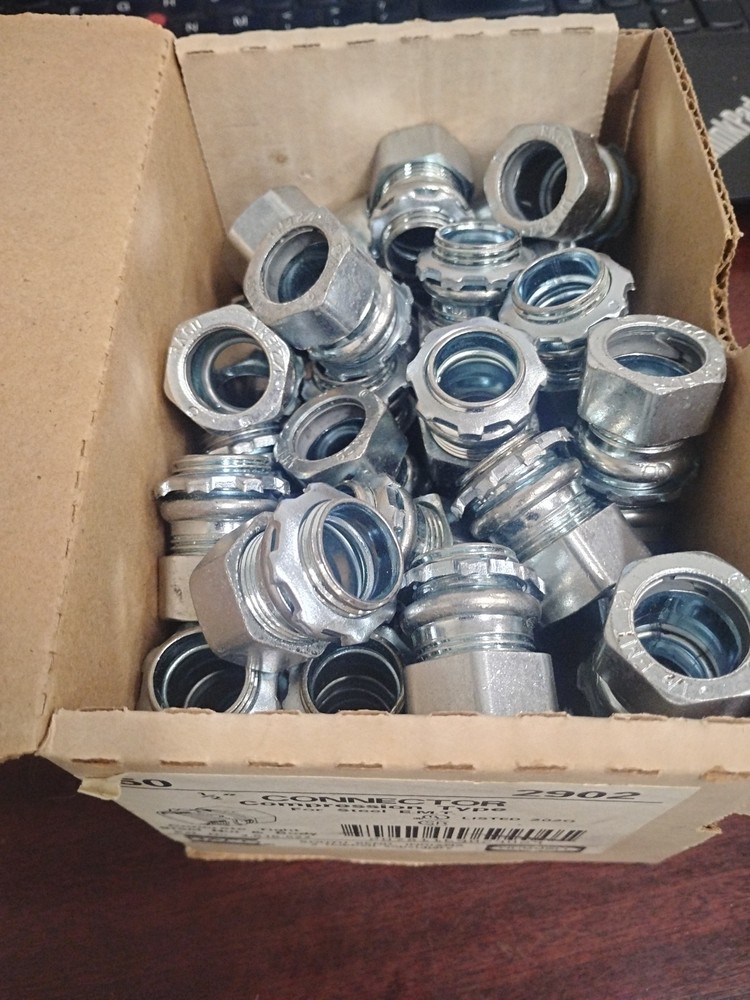 (50) Raco Hubbell 2902 1/2″ Concrete Tight Compression Connector for Steel EMT