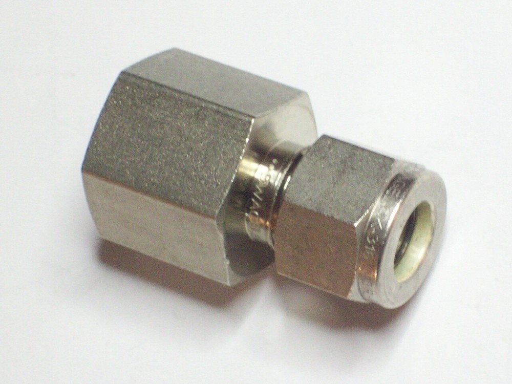 1-Swagelok Stainless Connector Fitting, 3/8″ Tube x 3/8″ Female NPT, SS-600-7-6