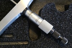 New Starrett No. 445 Micrometer Type Metric Depth Gage Gauge 0-75mm / 0.01mm