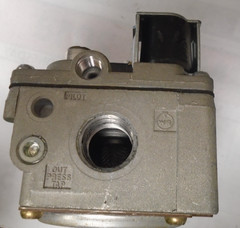 White Rodgers Gas Valve; Nat. Gas; 36E24 210;EF32CW201A; 24V; 50/60HZ—-“USED”