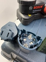 BOSCH GLL3-330CG LASER LEVEL W/ 2 Batteries, Charger, Base Mount, Target, Case