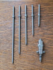 Vintage L. S. Starrett No. 124 Inside Micrometer Set w/(6) Rods (2-8″) & Case