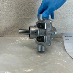 Hypro 7560XL Silver Series XL 8-Roller Pump 300 PSI 22.5 GPM 3/4 NPT Pentair NEW