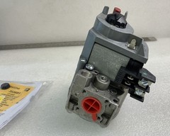 RESIDEO DUAL VALVE STANDING PILOT COMBO GAS CONTROL VR8200A 2132 NOS