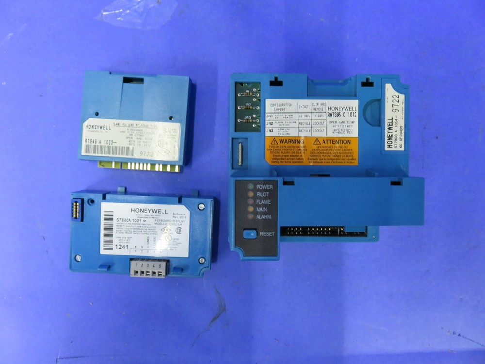 HONEYWELL BURNER CONTROL RM7895C1012 120V/ R7849A1023 AMPLIFIER/S7800A1001 KEYBO
