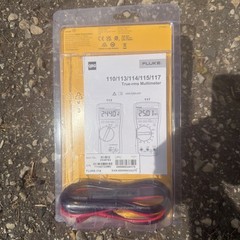 Fluke 114 True-RMS Electrical Digital Multimeter, AutoVolt AC/DC Selection