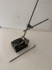 Starrett No. 257 Surface Gage w/ 12”Spindle Scriber, Extension Rod Starrett Snug