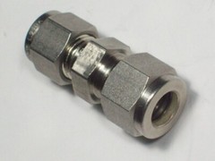 1- Swagelok Stainless Steel Reducing Union, 3/8″ Tube x 5/16″ Tube, SS-600-6-5