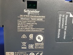 Schneider Electric Modicon TM251MESE + Modicon TM3DM8R + Modicon TM3DI16
