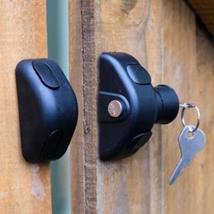 60 x 70 x 25mm Plastic Magnetic Gate Latch with Keys – Black (Pack of 1)
