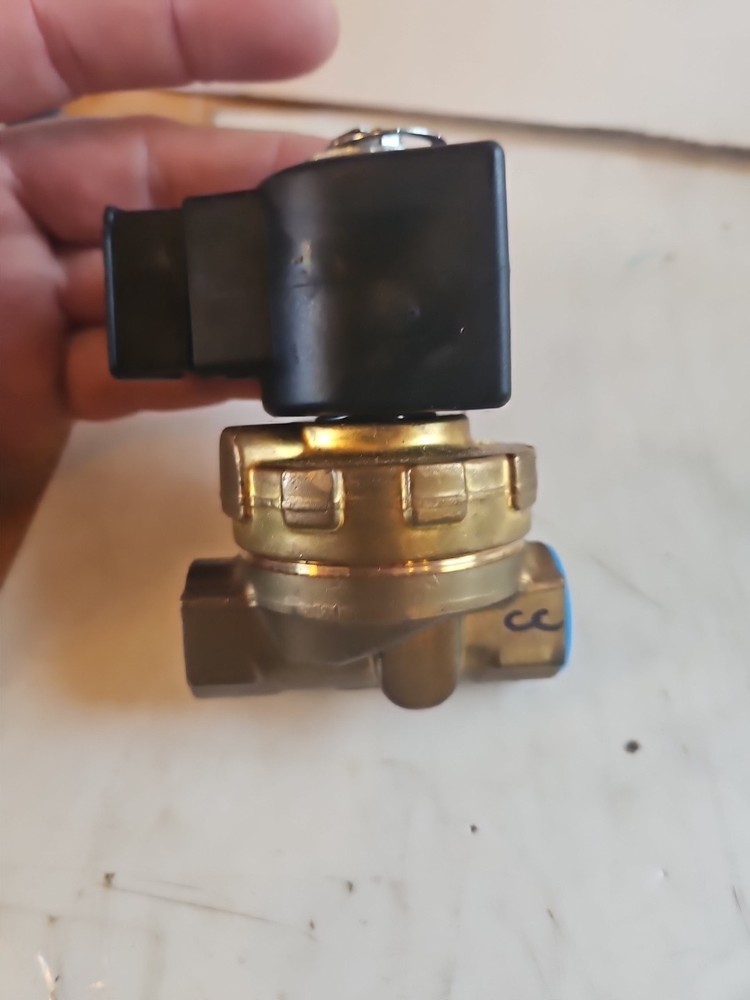 Parker Skinner Solenoid Valve 2-Way Normally Closed NPT Brass 240/60-220/50 #NEW