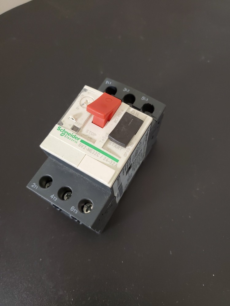 1PCS SCHNEIDER ELECTRIC GV2-ME32C 24-32A GV2ME32C *FREE SHIPPING*