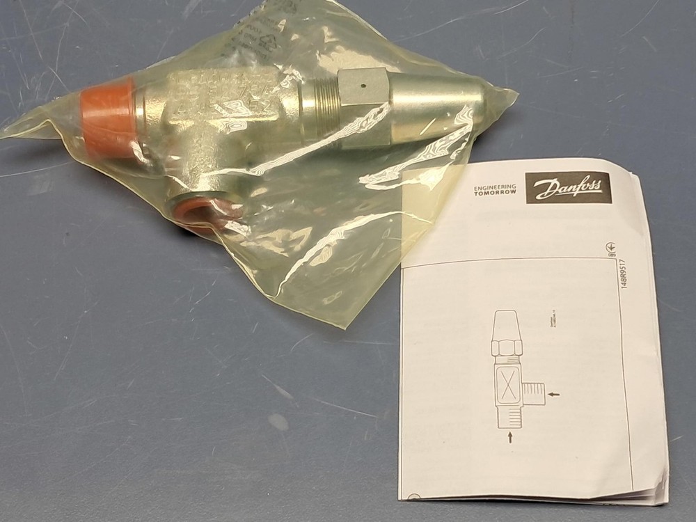 Danfoss – 148B4565 – SNV-ST Gauge Valve 3/8″ FPT – 1/2″ MPT 52-bar – NEW