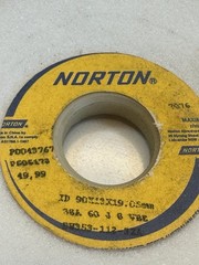 Norton Bench Grinding Wheels 3″x1/2″x3/4″ (Lot of 2) 38A60JVS (90x13x19.05mm)