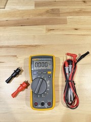FLUKE 115 TRMS MULTIMETER W/ LEADS & CLIPS – SHIPS FAST