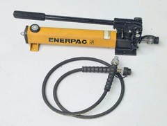 ENERPAC P392 TWO-SPEED HYDRAULIC HAND PUMP 700 BAR/ 10,000 PSI With Hose