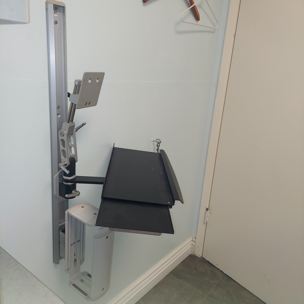 Dental/Medical ICW Computer Tower/Monitor/Keyboard/Mouse Wall mount.