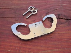 Chrome Thumb cuffs Silver Law Enforcement Security Heavy Duty Cuffs Keys Novelty